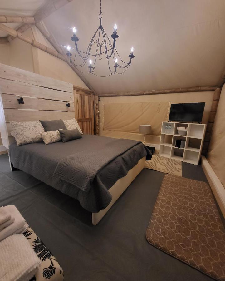Palumbo Glamping & Villas กายัมเบ ภายนอก รูปภาพ